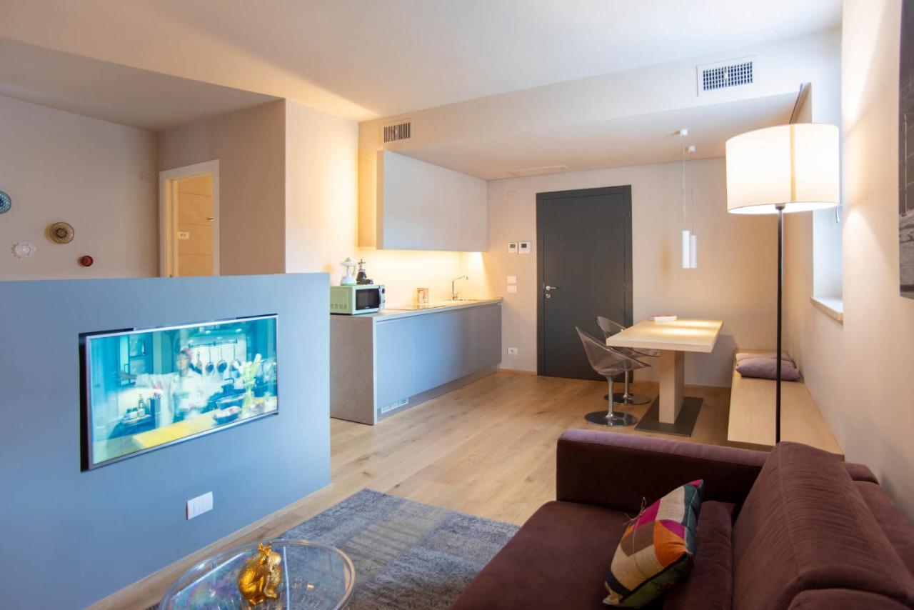 Time To Be - Luxury Apartments Centro Storico Peschiera del Garda Exterior foto